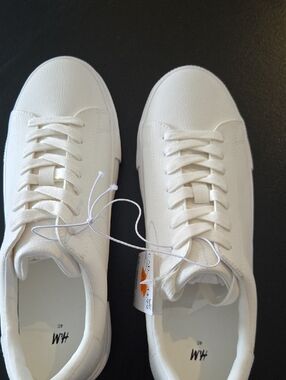NWT 7.5 H&M White Low-Top Men's Sneakers